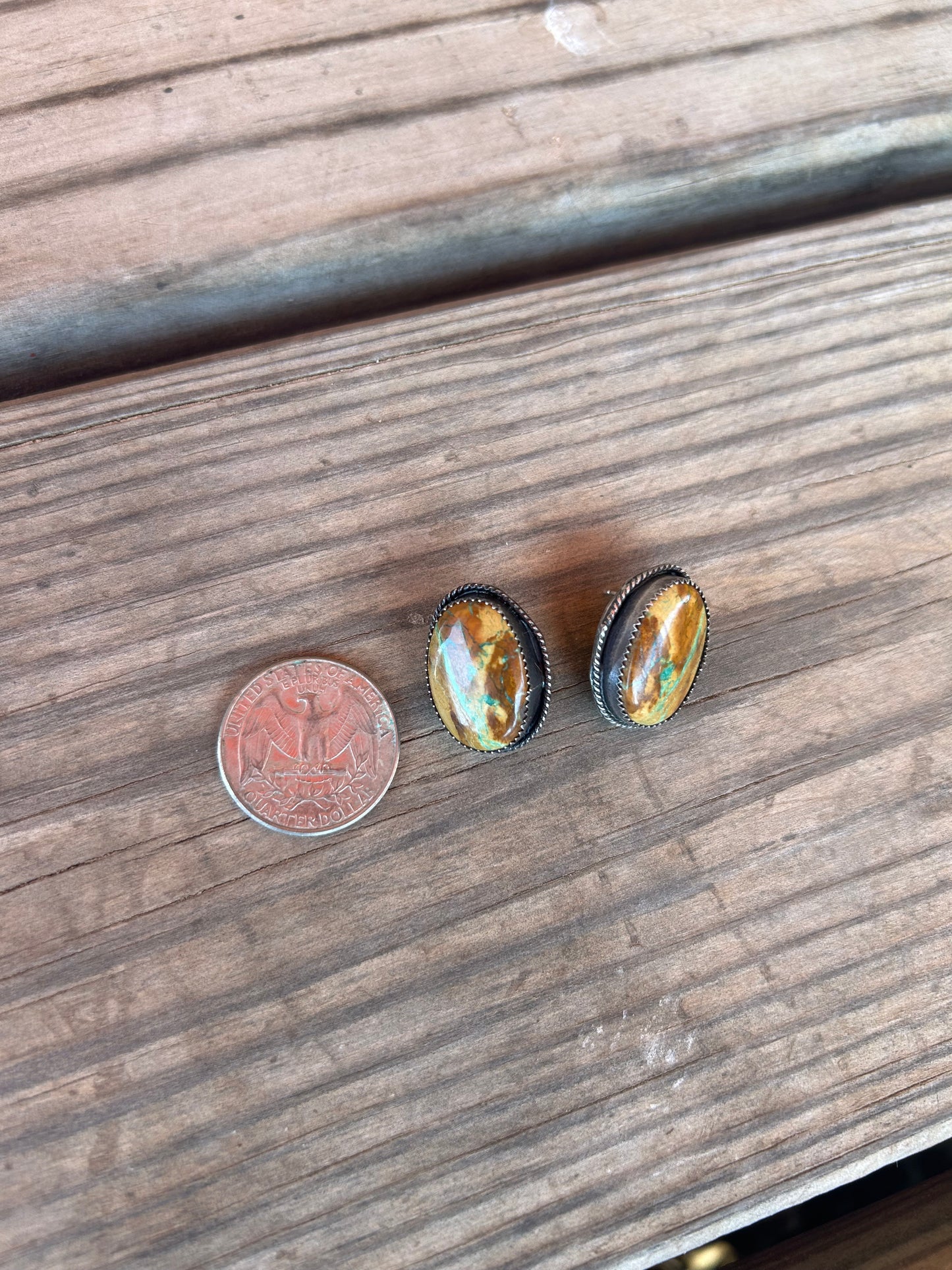 Mantis circle studs