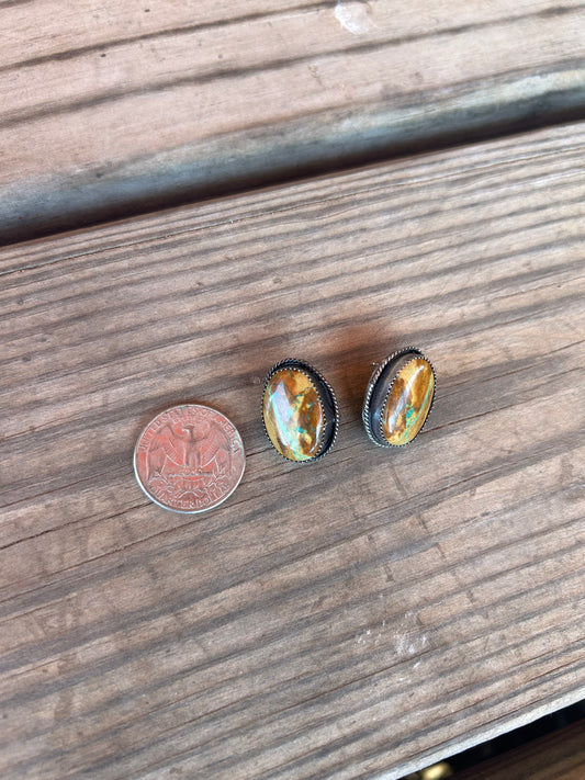 Mantis circle studs