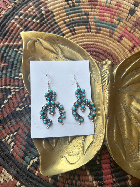 Naja dangles
